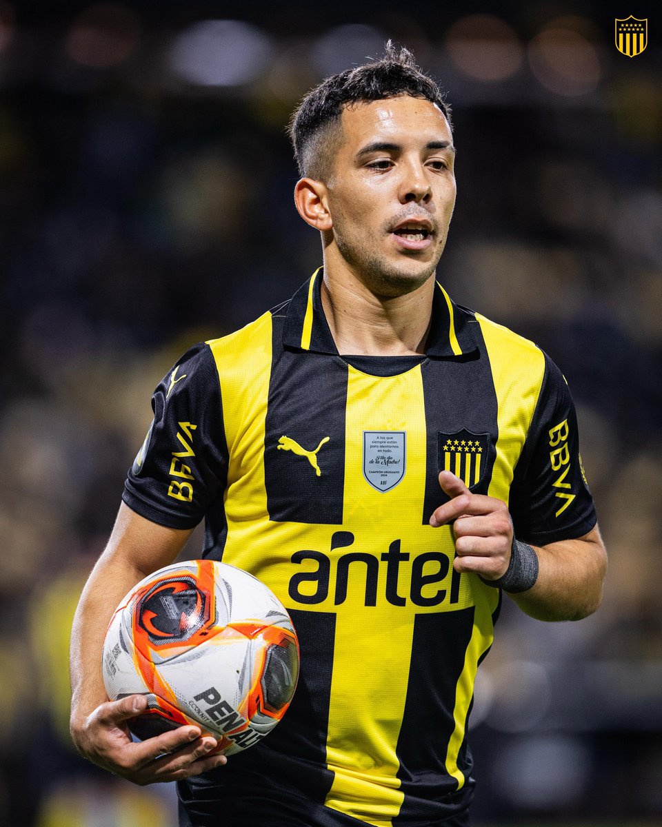 68 partidos con Peñarol, 29 goles y 25 asistencias. Golazos de tiro libre, de jugadas, pases magistrales, asistencias exquisitas, permanentes ganas de ganar y lo más importante, prefirió a Peñarol cuando todo el continente hablaba de él.

Leo Fernández, la maldita cabra.