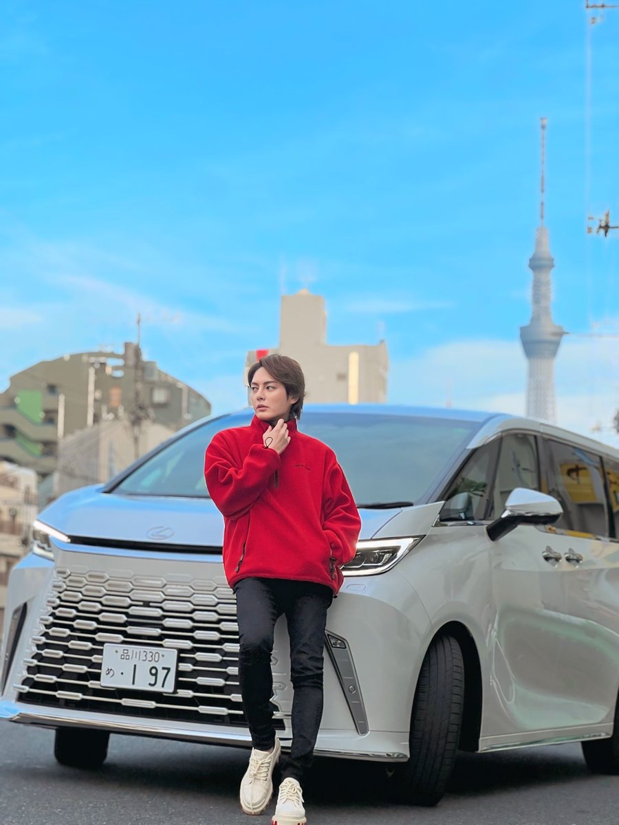 新しく始めた事業で、いきなり一年目で100億円達成するのはありえない