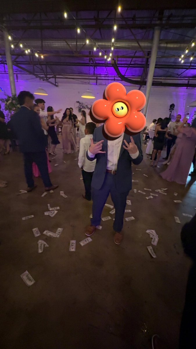 8BallBeau's tweet photo. Yes, we throw $100’s at weddings #DifferentTaxBracket https://t.co/lNXnXYm6PN