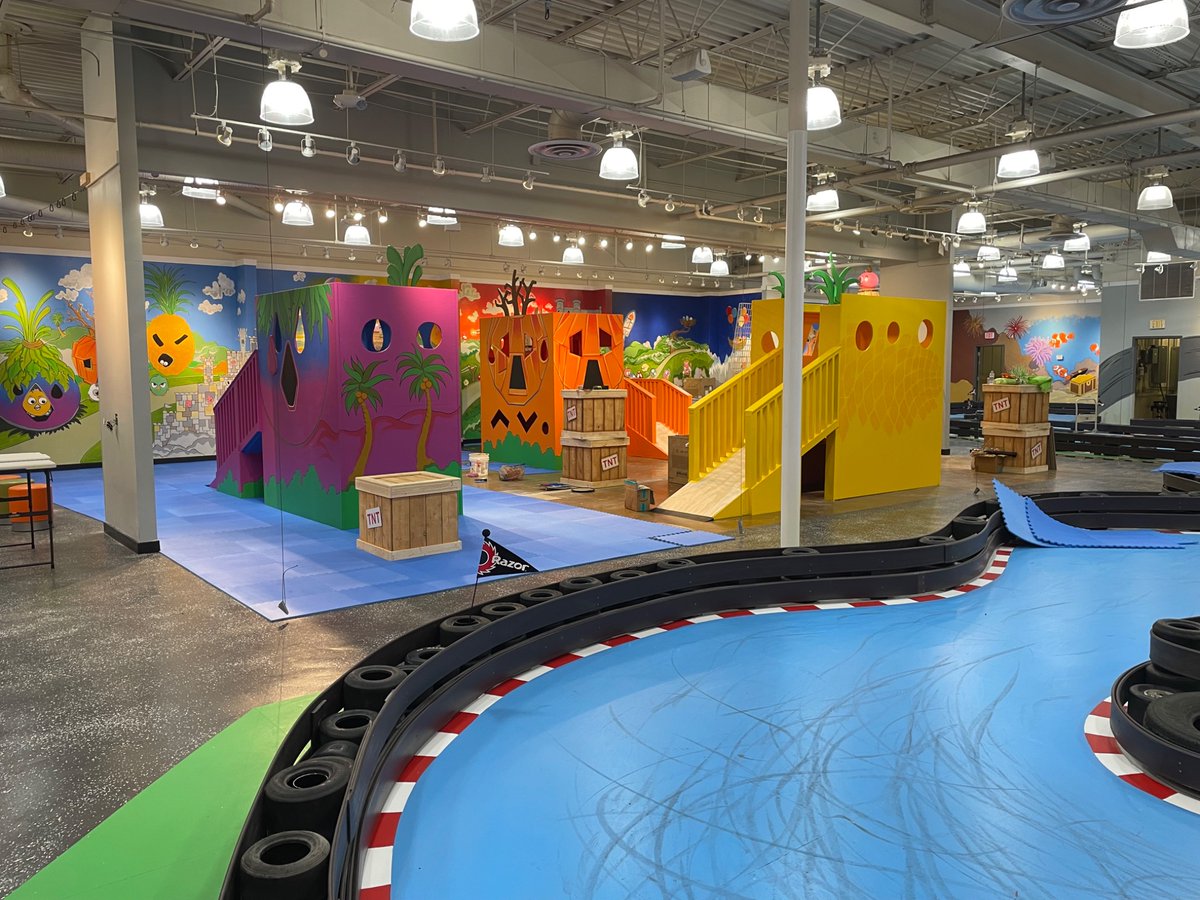 CoryTheCreative's tweet photo. Today’s Merritt Island mural update @ #driftzone & #blastzone Nerf Arena @ the #Spacecoast #Florida #bravard #handpainted #mural #art #merrittisland #20000leagues #painting #nerf #partyzone #drifting #artwork #muralist #artist #timelapse #landscape #funzone #shark #hawaiiartist https://t.co/HXfJ22Tfr2