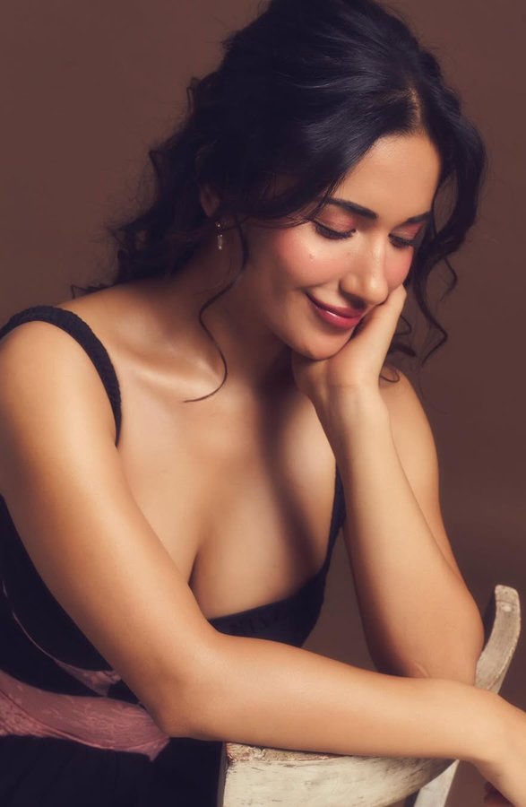 GrMobsFWMAAr_sx?format=jpg&name=900x900