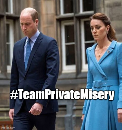 HRHGrandDuchess's tweet image. The state of the Dullsville Duo's relationship in one photo!!! 😜 #ItSaysItAll #SeparateLives