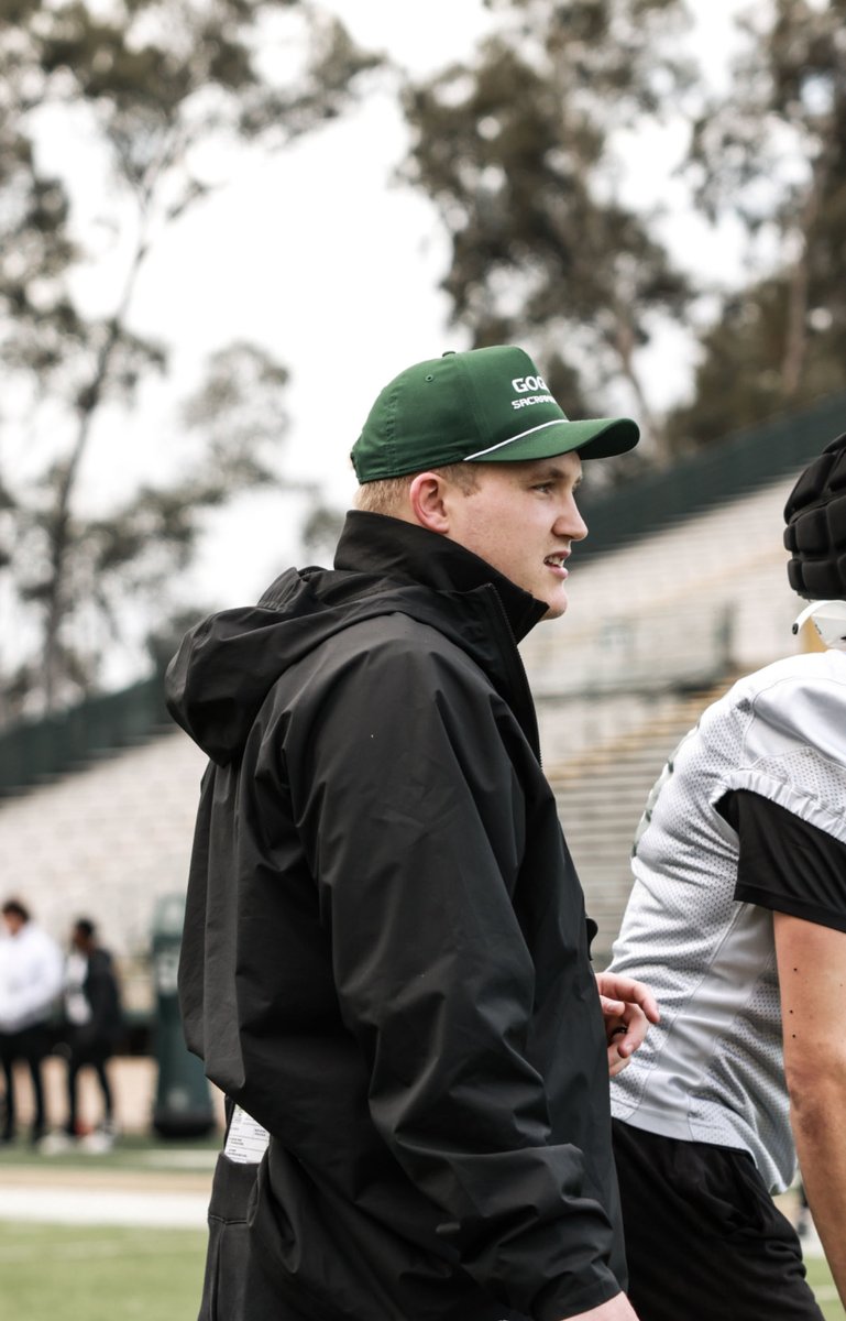 We got a GREAT young and upcoming Edge coach in ⁦<a href="/CoachVang/">Jake Vang</a>⁩ who’s learned and mastered his craft from some of the best coaches in the country! Come get coached by him at our prospect camp June 10th or 11th ⁦