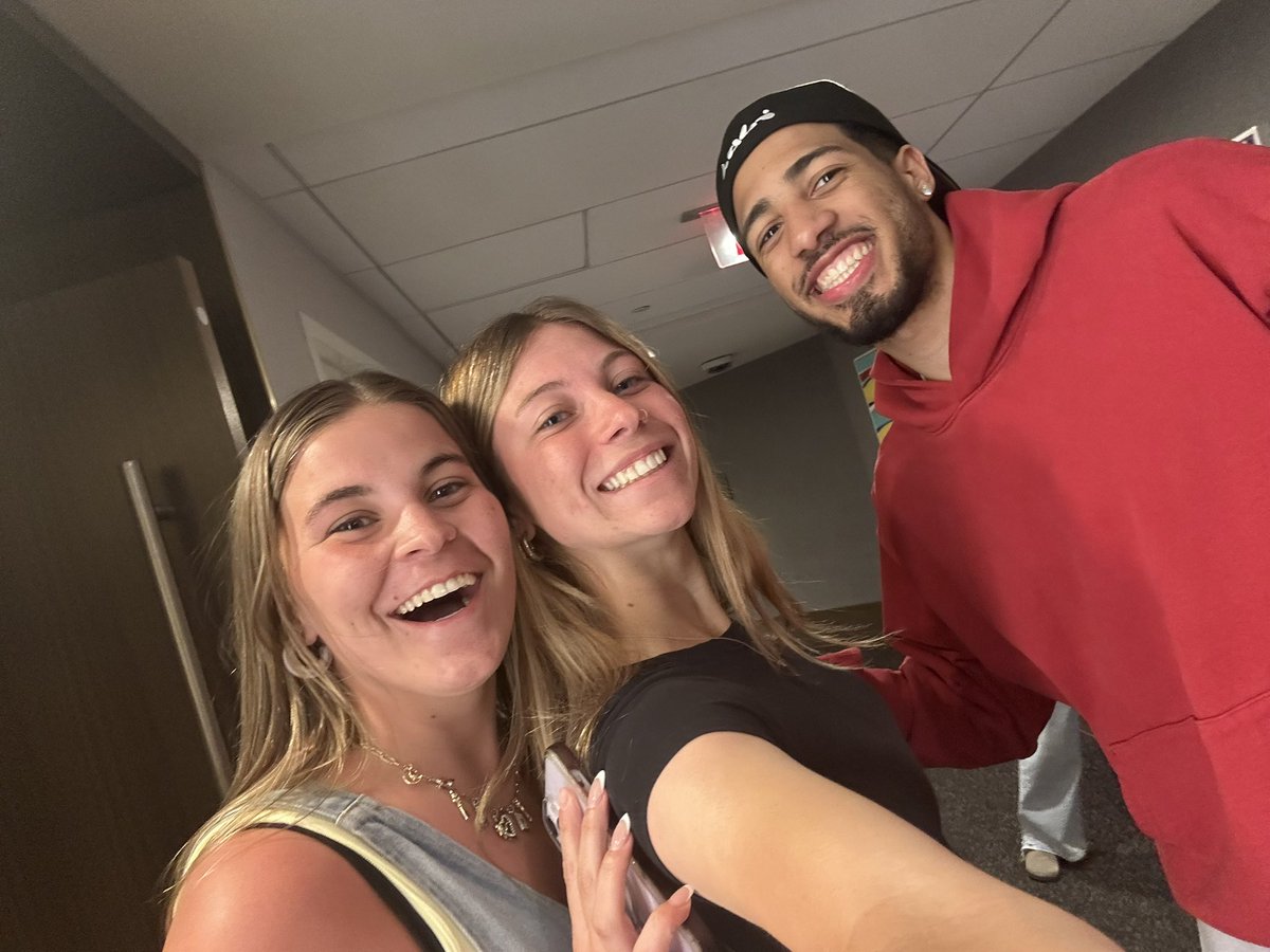 dojogee777's tweet photo. Thank you @TyHaliburton22 for all you do for our city!  Loved watching you cheer on the @IndianaFever today with so many of your teammates!  We will be cheering you on to beat the Knicks!  #NowYouKnow https://t.co/f1n0AKBLwF