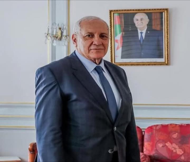 🔵حيوا معي اول #سفير حراك،  في العالم 

🟢هذا هو #سفير_الجزائر في فرنسا لي رفض يرجع للجزائر وطلب اللجوء السياسي 🇩🇿😂

je partira pas