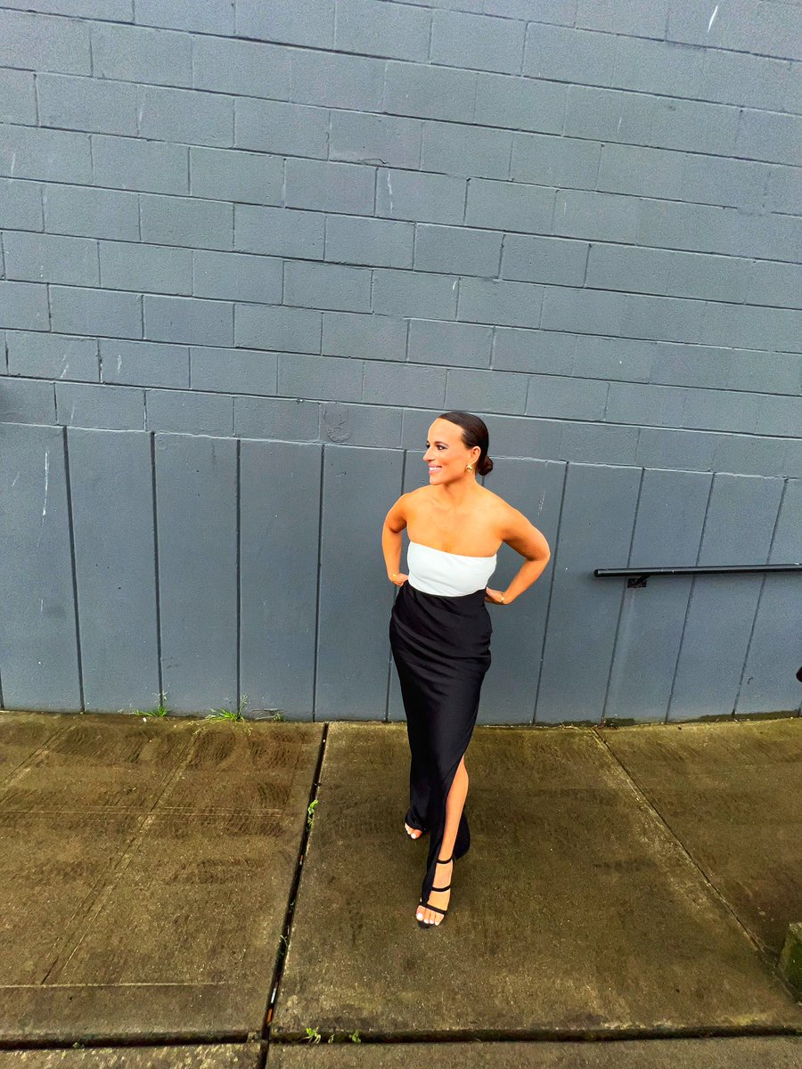 kellyihanson's tweet photo. Hosting tonight’s sold out gala #TuxesandTails #SeattleHumane https://t.co/IZuWEXIJqU