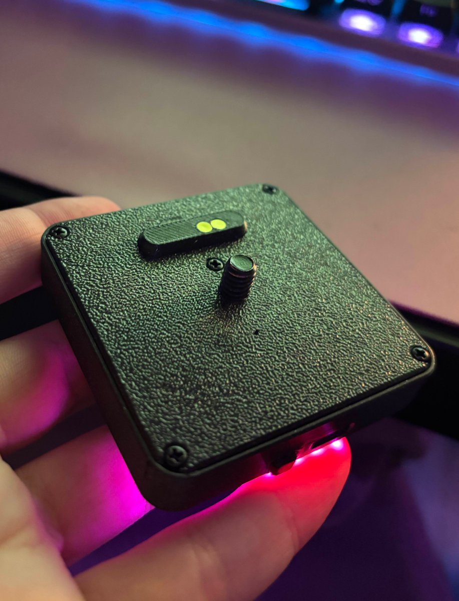 JellyKinderVR's tweet photo. Jelly Pucking with a new textured build plate https://t.co/ATkaBeBi7s