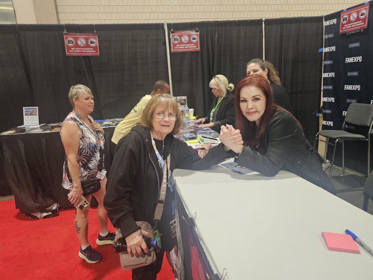 DonKeen3's tweet photo. @Cilla_Presley thank you for taking the time to make today a little extra special for my Mom. You rock. https://t.co/4WOTdNBzV8