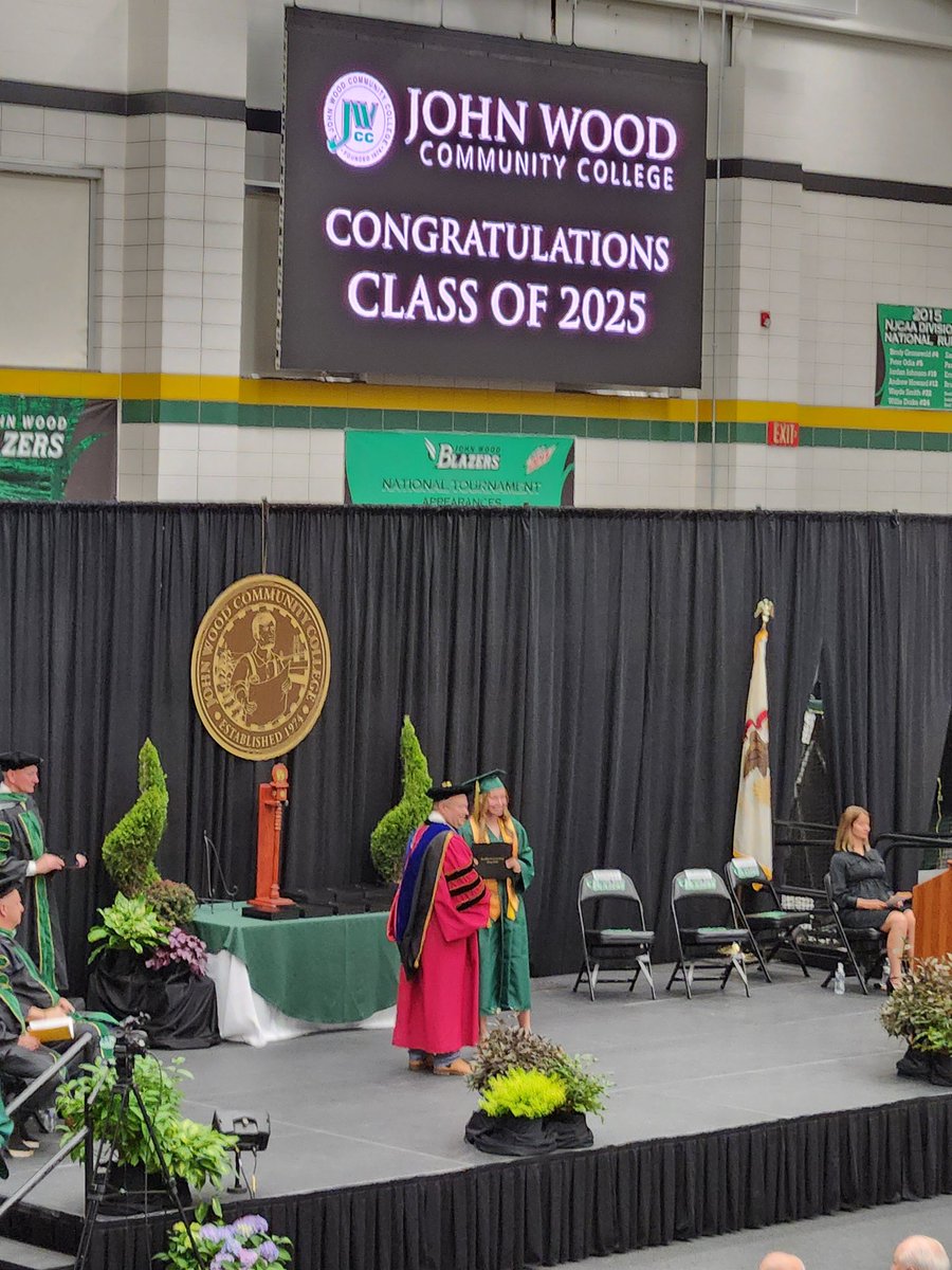 MarneFauser's tweet photo. Congratulations @DoranMadi on your graduation from @jdub_cc! Those two years flew by....enjoy all the moments! 💚🏀💛 https://t.co/yPMXexIfOm