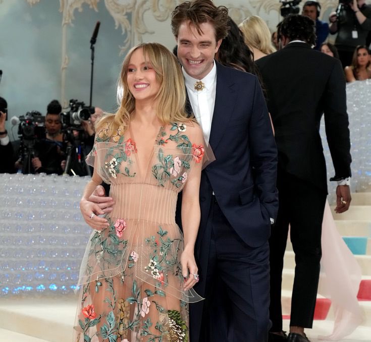 ® #VogueMagazineRP ➤ 𝗢𝗳𝗳𝗶𝗰𝗶𝗮𝗹 𝗕𝗹𝗼𝗴𝘀𝗶𝘁𝗲ⵑ
𝗛𝗶, 𝗩𝗼𝗴𝘂𝗲 𝗵𝗲𝗿𝗲! Massiel Beaufort (<a href="/witchyswan/">𝖬𝖺𝗌𝗌𝗂𝖾𝗅, 𝗆𝗈𝗆 𝗍𝗈 𝖻𝖾! 🧸</a>) &amp; Franco Baudelaire (<a href="/nebufleus/">ؘ</a>) make their first appearance as a couple on the carpet of The Met, with their perfect looks, combined and perfect love