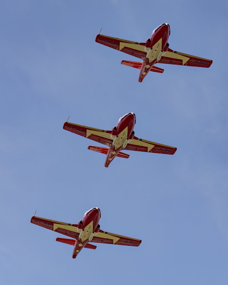 jcollis01's tweet photo. I think I finally have my ducks in row!
Well actually I have my Snowbirds in a row ๐
Spring is officially here when the birds are in Comox.
#CFSnowbirds @CFSnowbirds #aviation #comox #vancouverisland #springtraining #photography https://t.co/URCrYkirnH