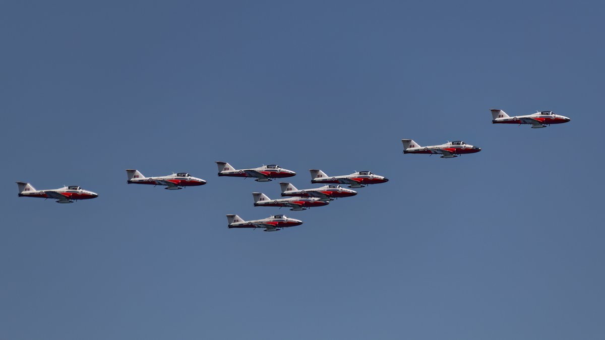 jcollis01's tweet photo. I think I finally have my ducks in row!
Well actually I have my Snowbirds in a row ๐
Spring is officially here when the birds are in Comox.
#CFSnowbirds @CFSnowbirds #aviation #comox #vancouverisland #springtraining #photography https://t.co/URCrYkirnH