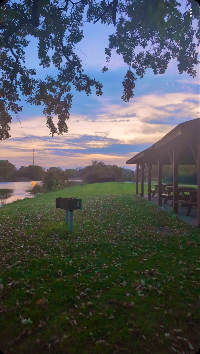 اشعار مرے یوں تو زمانے کے لیے ہیں 
کچھ شعر فقط ان کو سنانے کے لیے ہیں ✨