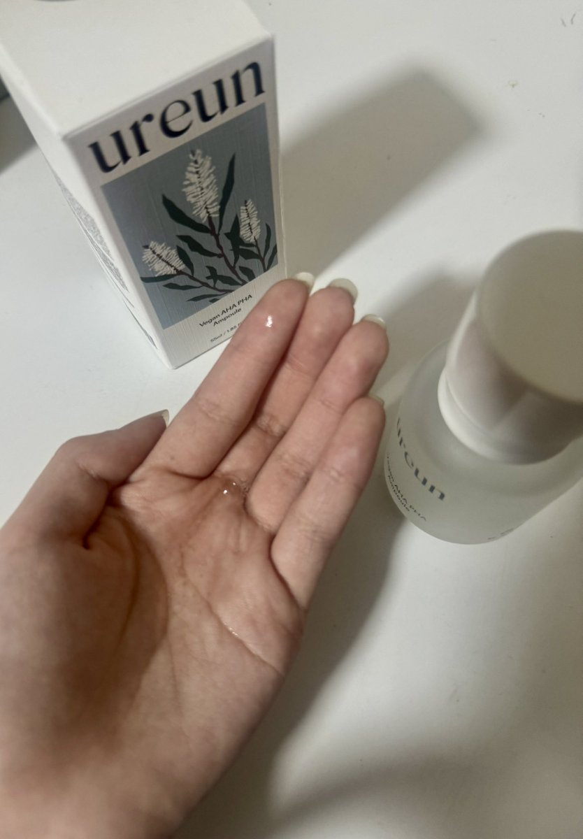 urichan1230's tweet photo. #PR

#ユアルン

ヴィーガンAHA・PHAアンプル
 Q0010出店後リアルタイムランキング1位達成🏅

敏感肌やトラブル肌にも効果的だから安心して使えるのが🙆‍♀️
とろみがあるテクスチャーだけとベタつかない。
パッケージが可愛すぎる❁⃘*.ﾟ

#UREUN #AHAPHA
#アンプル #韓国コスメ
＃韓国スキンケア https://t.co/to1Eb6qexS