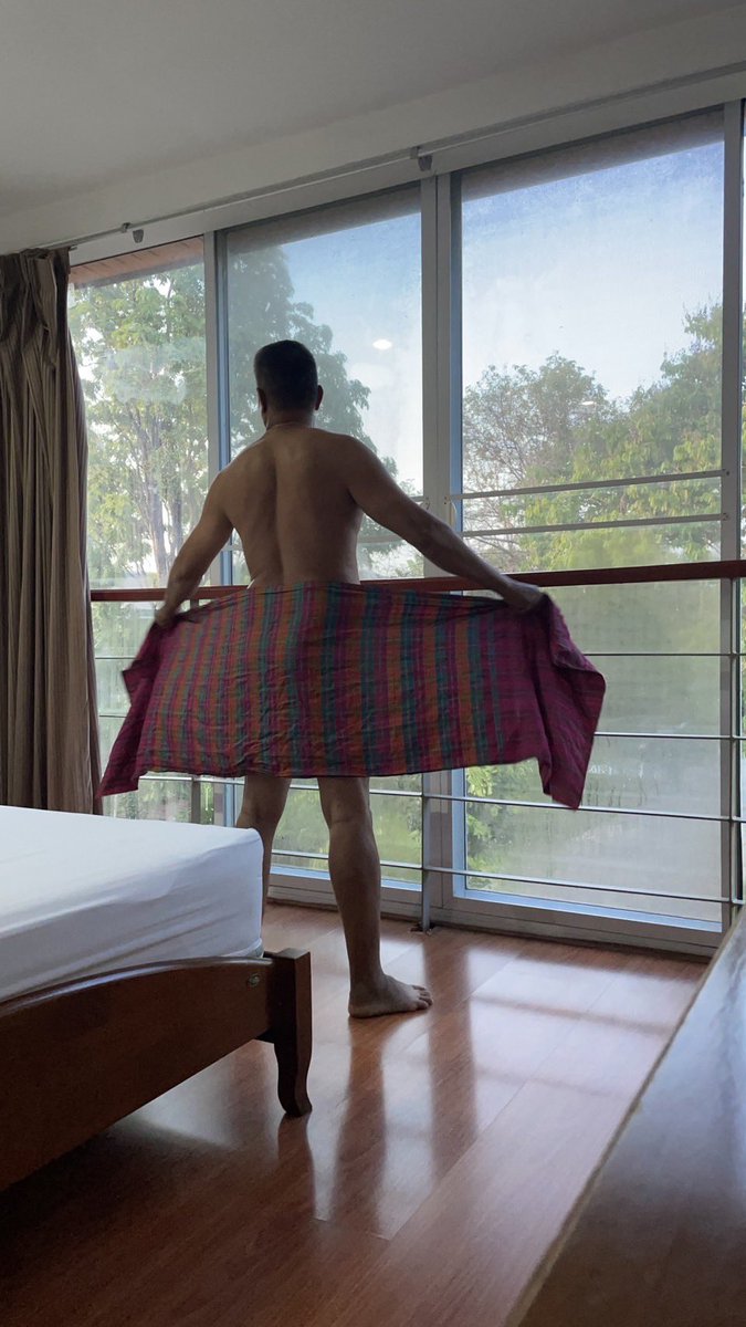 คอยอยู่ไฮเจ้ากะบ่มา คอยอยู่นาเจ้ากะบ่ท่อง  คอยอยู่ห้อง ค่ำแล้วย่านบ่เห็น