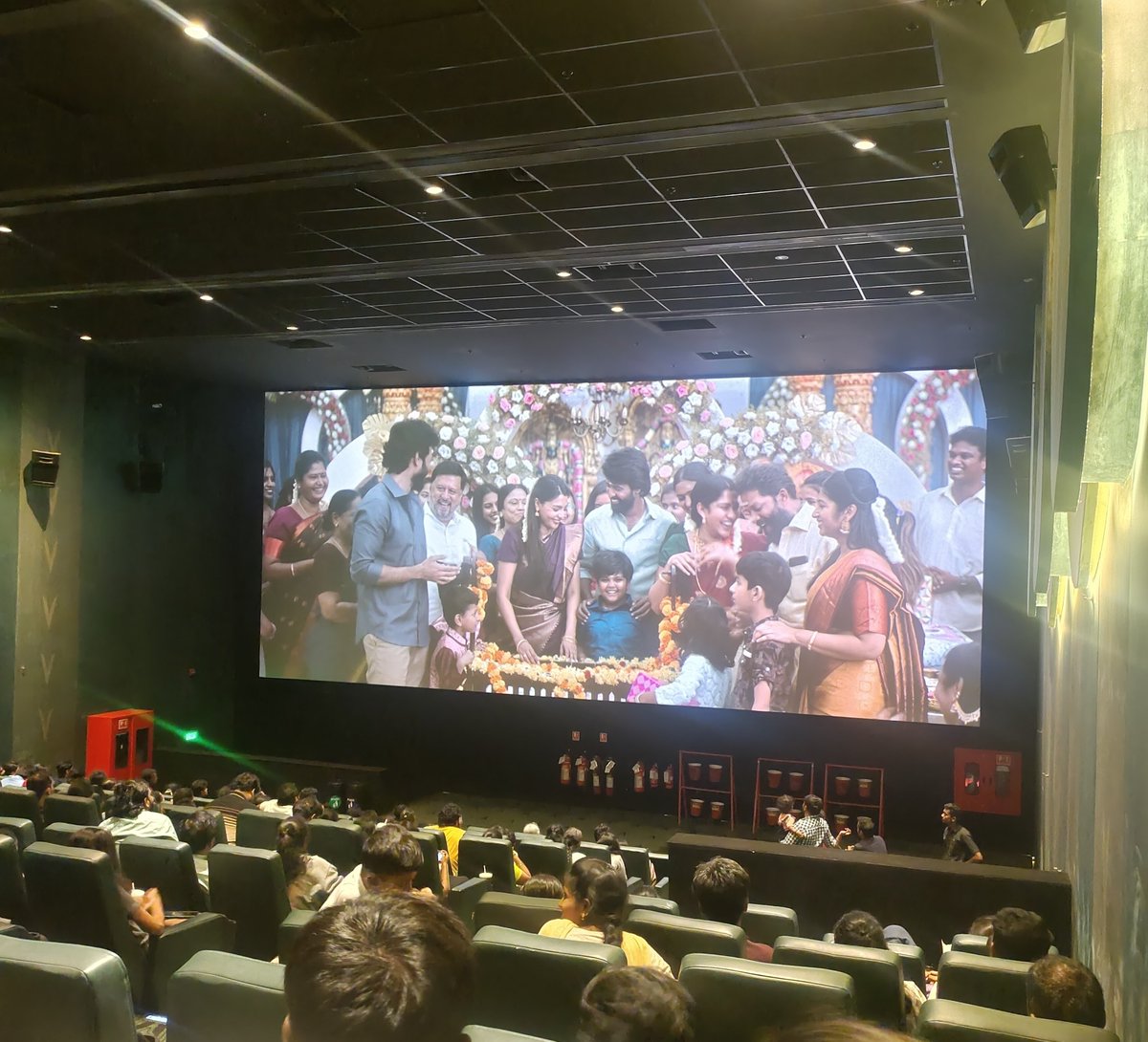 srs_ca_tv's tweet photo. #Maaman ❤️🥹 azhuga vechitanunga ! Last 30 mins. Idhu varaikum endha family emotional padatha paarthu azhuganathu illa, ana indha padathula irrukura emotional 😭 ....❤️❤️ Loved this film. Worth watch in theatres with family. Filled with fun and emotional drama https://t.co/9fXwWmONMx