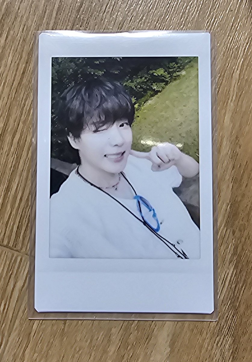 이게 왜 진짜로 내손에 들어온거지 이게 왜 진짜지 아니 진짜로 이걸 구해다주신 지인분께 너무너무 감사합니다🥹