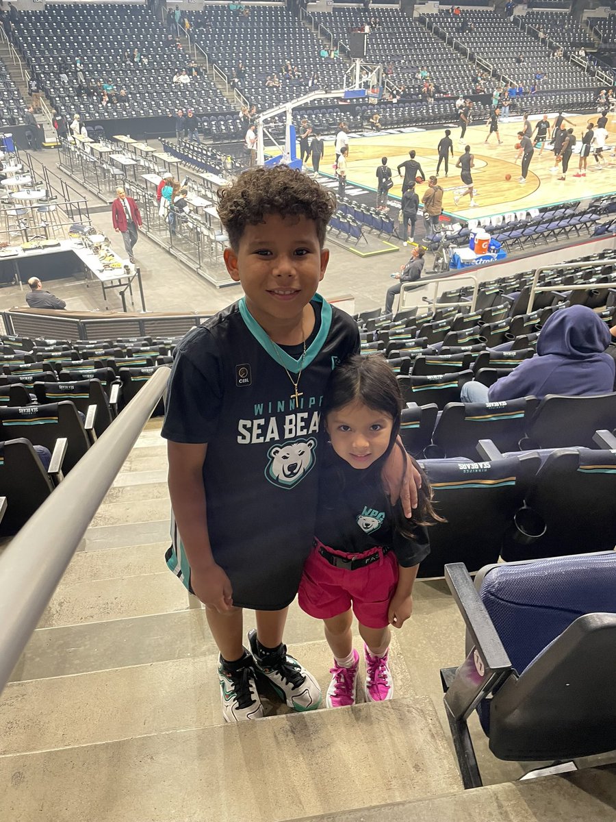 JosueBadi's tweet photo. @wpgseabears 2025 opener game!! https://t.co/HLDmHecZ7R