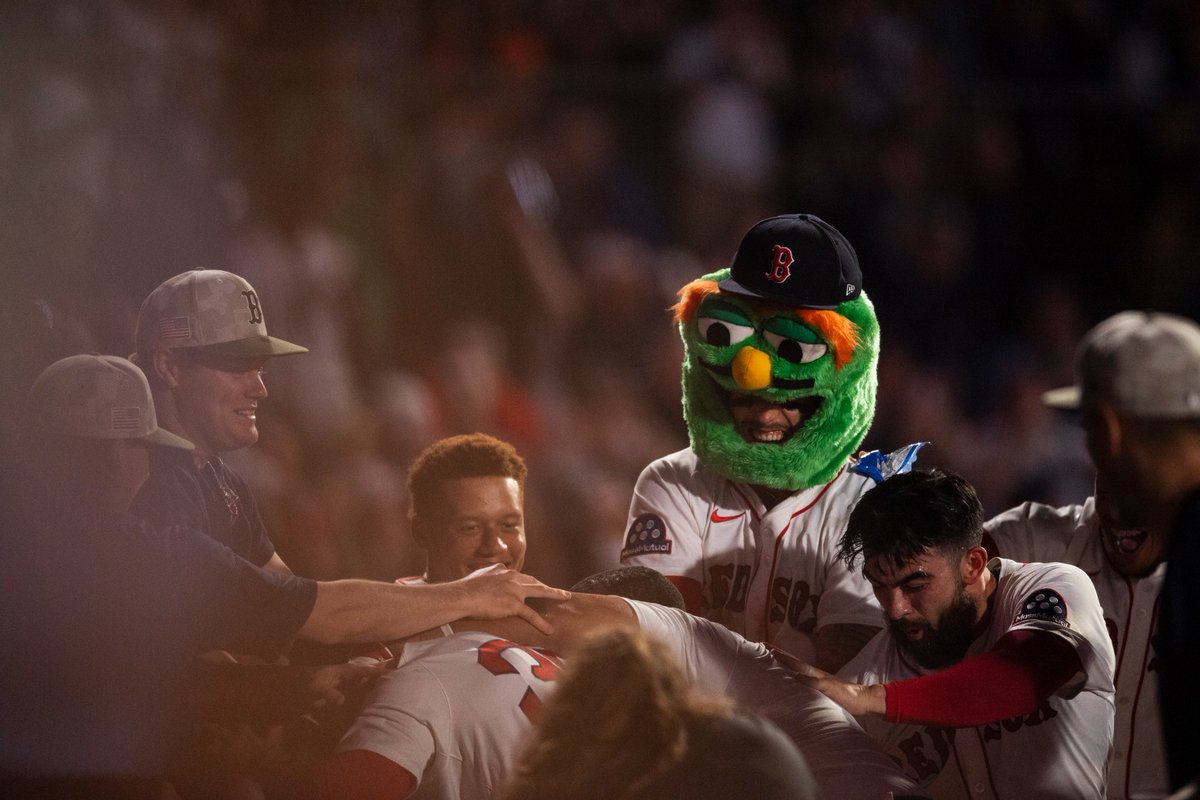 (not so) Official MLB Stat:
Tonight marks the first walk-off celebration involving a home run Wally head.