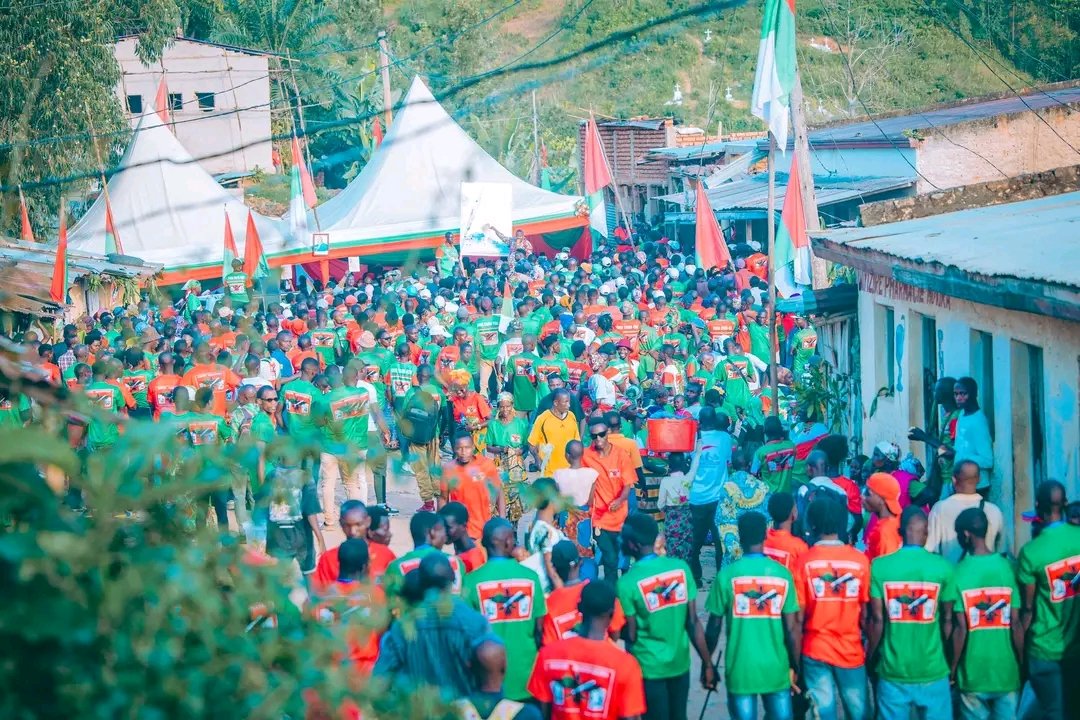 DieudonneN33068's tweet photo. @Mukaza zone #Muyira
Kuruyu wagatandatu 17/05/2025 huguruw icese igikorwa C'#imyiyamamazo muri zone @Muyira ico gikorwa catanguzw na defilet aho berekany inguvu zumugambw #cndd-fdd ati #icaha kitazokorwa nico @gutsindwa nkuko abanya Muyira bavyivugira https://t.co/pVN1yYO3Qx