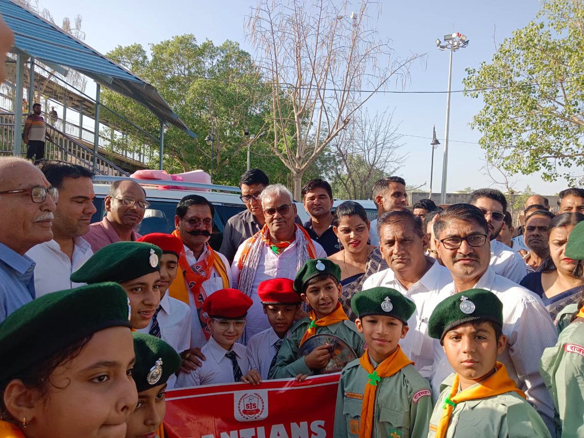 BhupendrSwami's tweet photo. माननीय श्री @madandilawar शिक्षामंत्री जी का श्रीगंगानगर आगमन पर हार्दिक स्वागत है। माननीय, दिव्यांग बच्चों की शिक्षा के लिए व्याख्याता विशेष शिक्षा लगाने सहित तृतीय श्रेणी व द्वितीय श्रेणी विशेष शिक्षक डीपीसी व भर्ती की सौगात देकर जायें।_अखिल राजस्थान विशेष शिक्षक संघ @RajCMO https://t.co/yxhj53Xxtl