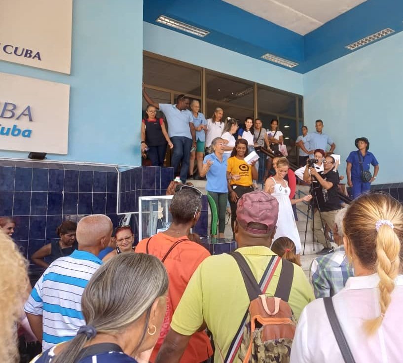 #ETECSASantiago en alianza con la Sociedad de Responsabilidad Limitada Tecnologías Caribe, realizó en víspera del Día Mundial de las Telecomunicaciones, una Feria Comercial donde se promueven y facilitan el disfrute de sus servicios. #DePieYCombatiendo