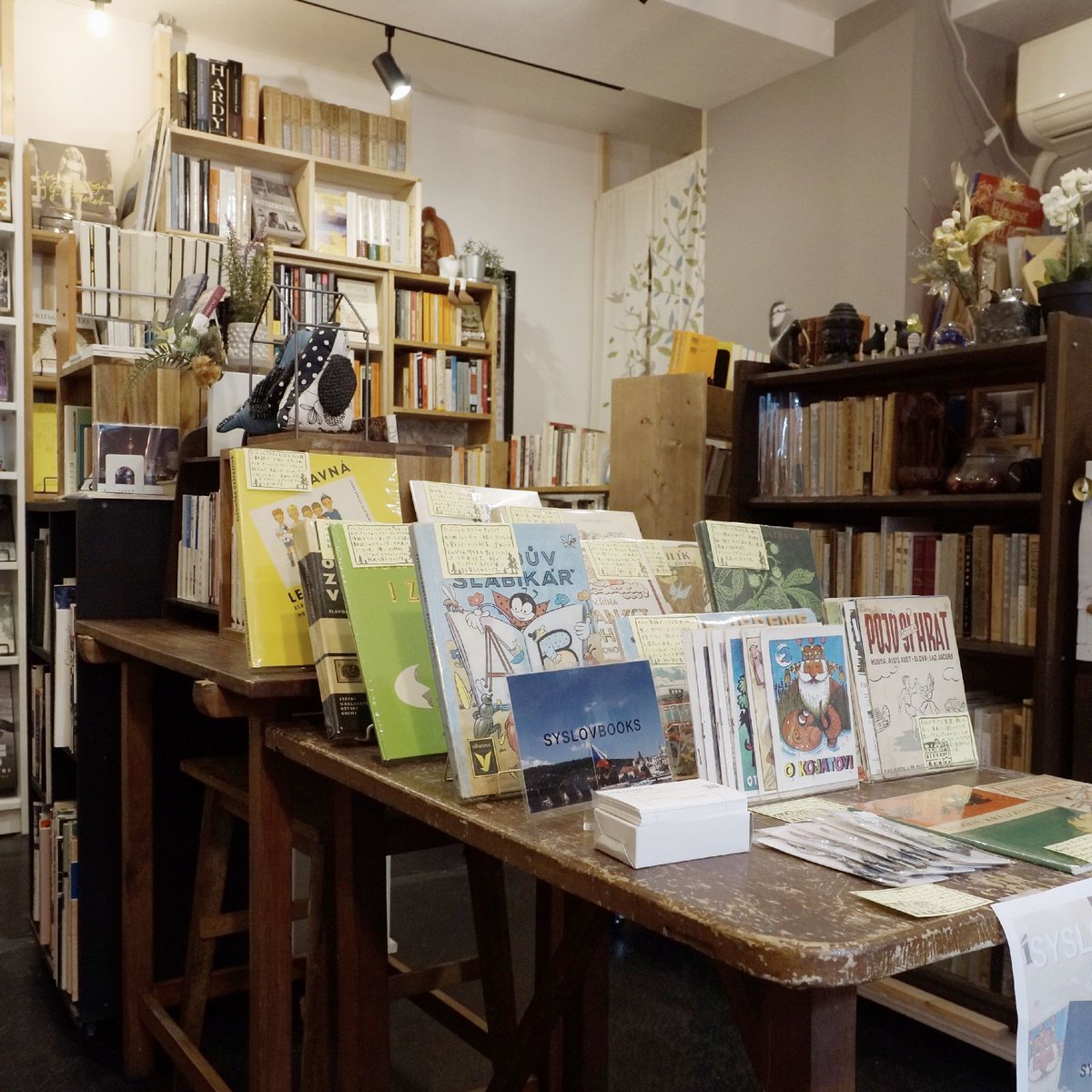 wagtailbookstore (@wagtail_books) on Twitter photo オープンしました。18時まで。
チェコ絵本と雑貨のWEBショップ、SYSLOVBOOKS <a href="/syslovbooks/">SYSLOVBOOKS</a> さんのポップアップ販売やってます。
#ワグテイルブックストア
#SYSLOVBOOKS オープンしました。18時まで。
チェコ絵本と雑貨のWEBショップ、SYSLOVBOOKS <a href="/syslovbooks/">SYSLOVBOOKS</a> さんのポップアップ販売やってます。
#ワグテイルブックストア
#SYSLOVBOOKS