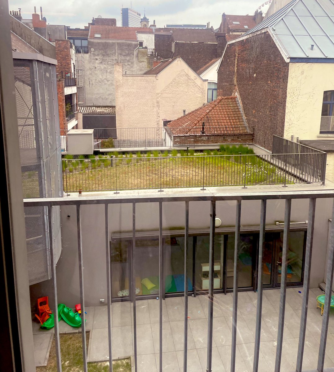 キティ、クンステン初日あけました。
私の滞在のお部屋の下は保育園でいつも癒されてます。