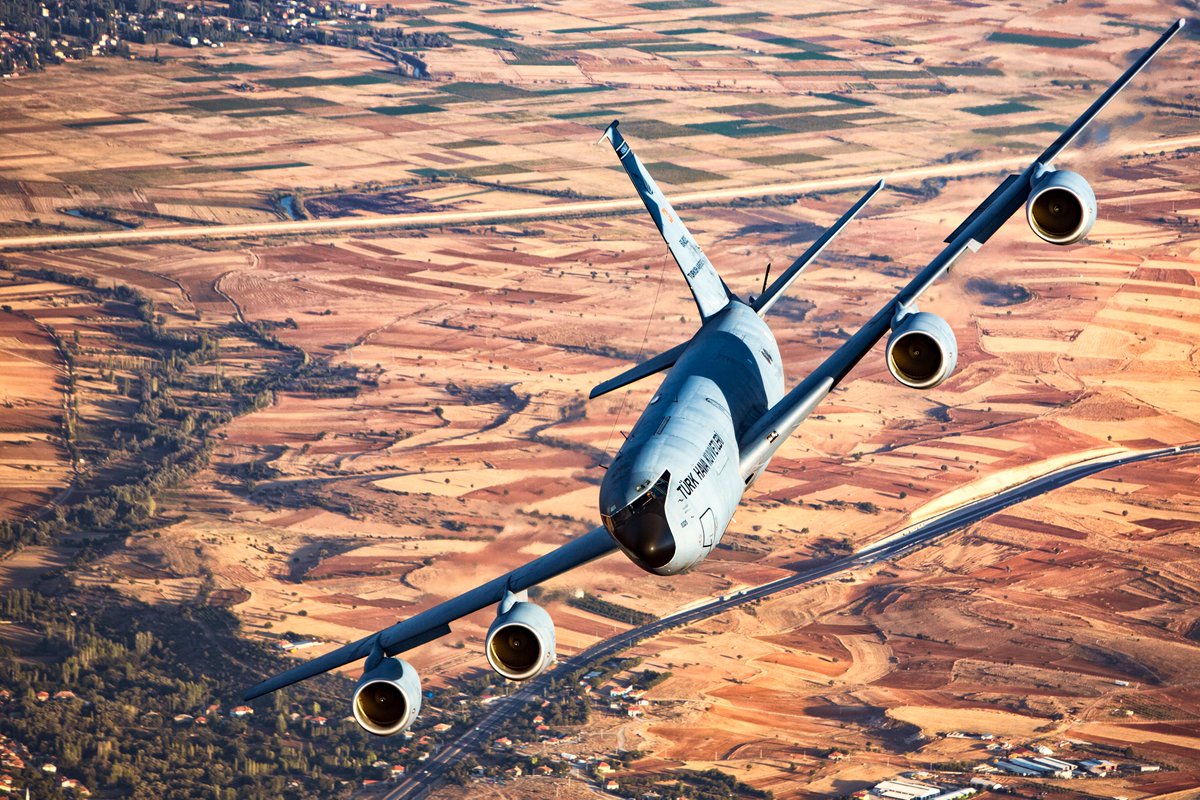 Göklerin hâkimi çelik kanatlar!🇹🇷

#MillîSavunmaBakanlığı
#GününFotoğrafı