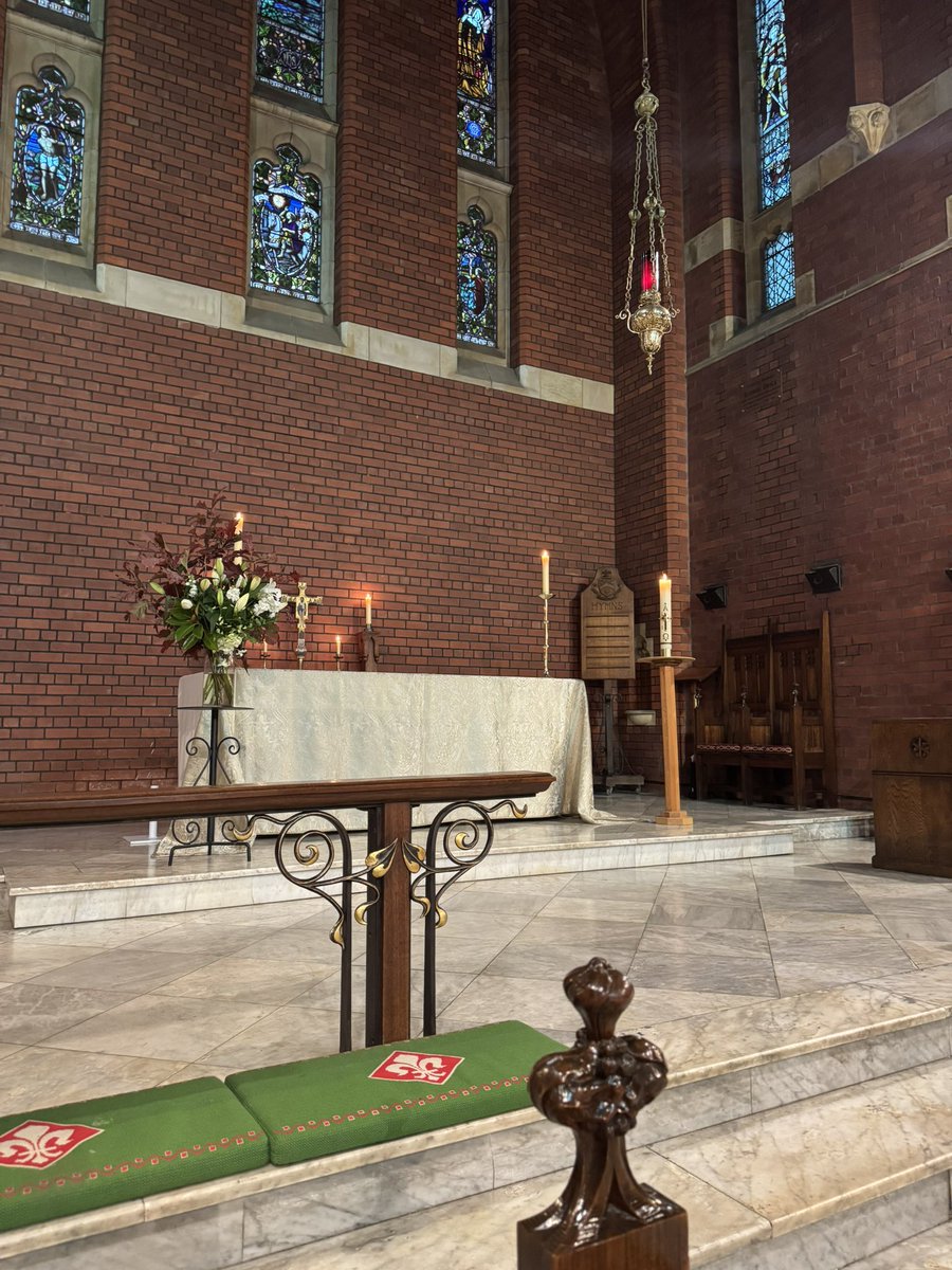 Scott_Walker_A's tweet photo. Choral Evensong in this beautiful chapel is surely a pretty splendid way to close off Sunday’s divine service. https://t.co/ssXZmNrIlT