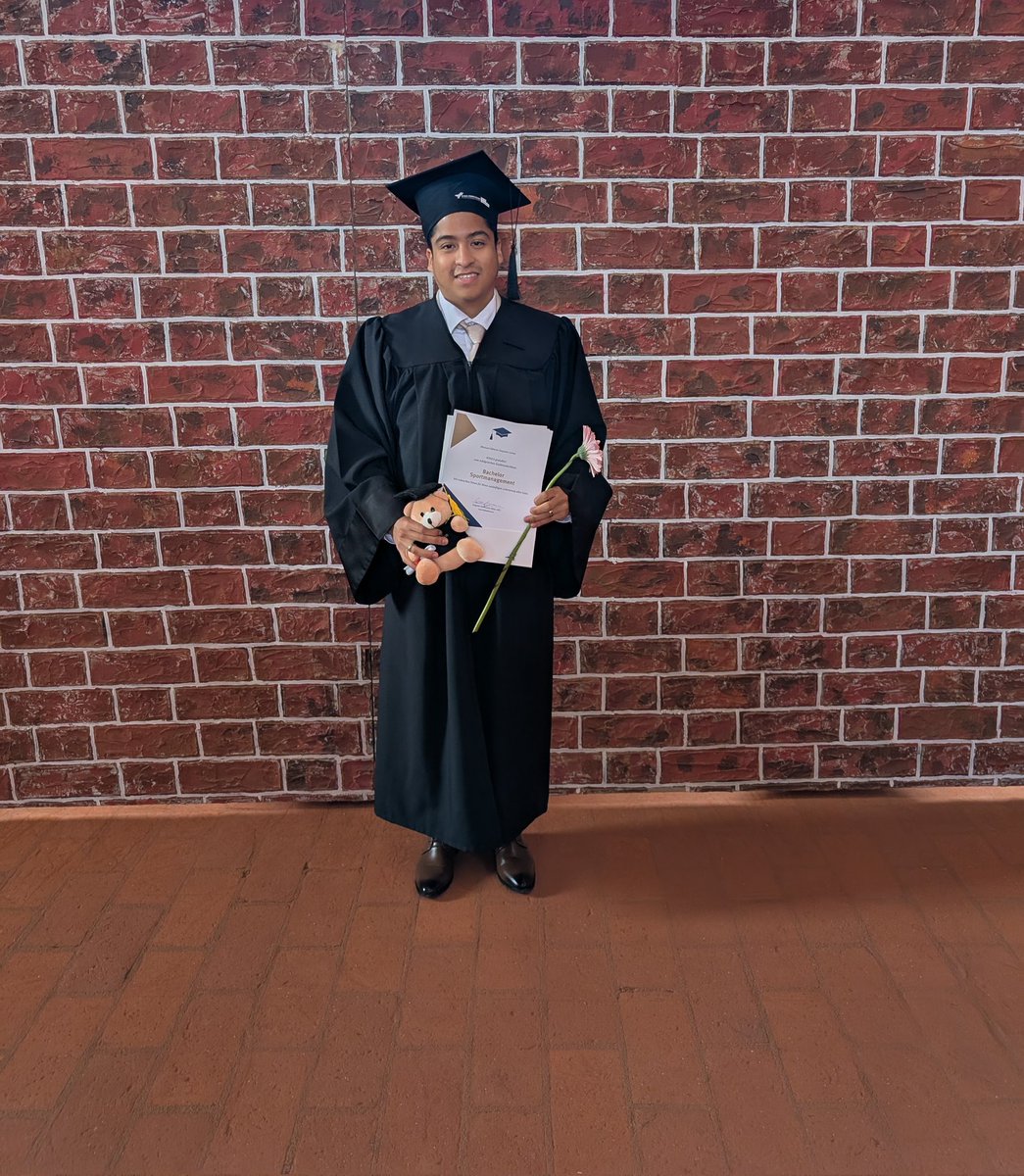 Msequera3's tweet image. Gracias mi Dios graduación de mi hijo en la Universidad,,🙏🇩🇪🇪🇦🇻🇪🙏