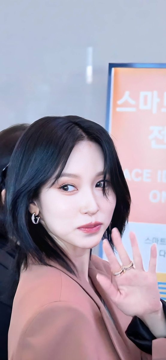 minaris_inbie's tweet photo. My beautiful minari 🫶🏻
#MINA #미나 #ミナ ❤️ #TWICE #JYP_TREAT_MINA_FAIRLY #RESPECTMINA #BOUCHERONxMINA #MinaAtCannes https://t.co/yXoFsCaJ6P