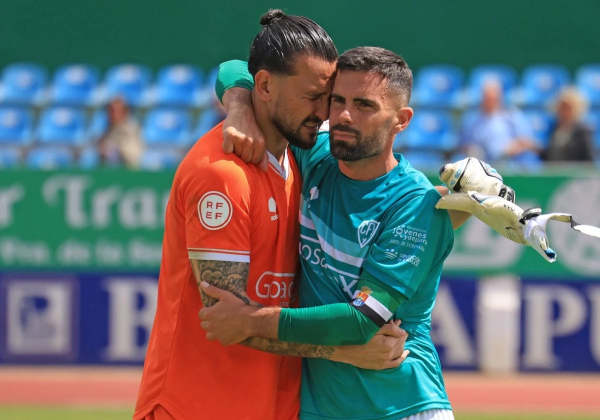 3, 2, 1... ¡YA!

Hoy el <a href="/cfvillanovense/">C.F. Villanovense</a> se juega en un todo o nada la permanencia en Segunda RFEF.

Desde las 17:30, en directo desde la Ciudad Deportiva Real Madrid, estaremos <a href="/Samuel_Sanchez5/">Samuel Sánchez</a> y un servidor contando esta hazaña en <a href="/enjuegoCEX/">Extremadura en Juego</a>.

Porque 'semos' serones... 💚