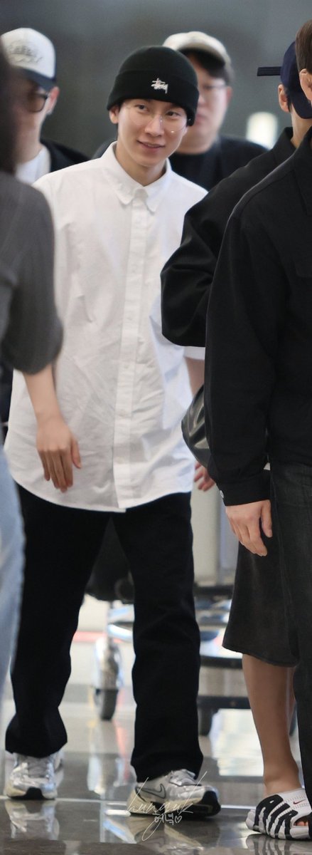 fly6314's tweet image. 2025.05.18 김포공항 일본팬콘 입국길
너...너므 빨라 ㅠ ㅠ
#서은광 #btob #silverlight #비투비