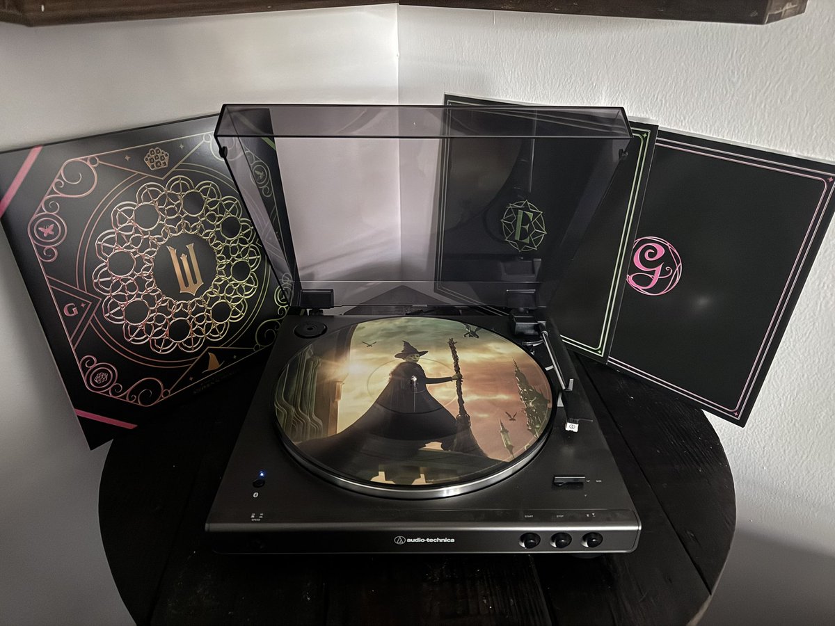 HannahRedlinger's tweet image. 💜❤️💛💚