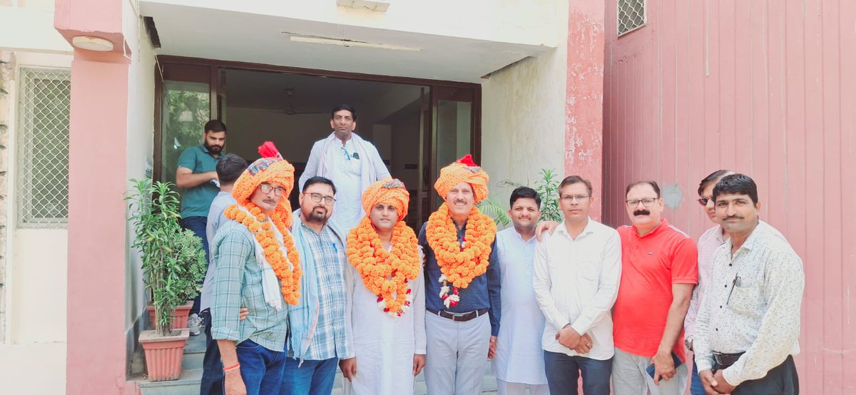 डॉ रणजीत मीणा बने राजस्थान शिक्षक संघ एकीकृत के प्रदेश अध्यक्ष।
<a href="/DrRanjeetMeena/">Dr.Ranjeet Meena</a> <a href="/aajtak/">AajTak</a> <a href="/VasundharaBJP/">Vasundhara Raje</a> <a href="/RajCMO/">CMO Rajasthan</a>