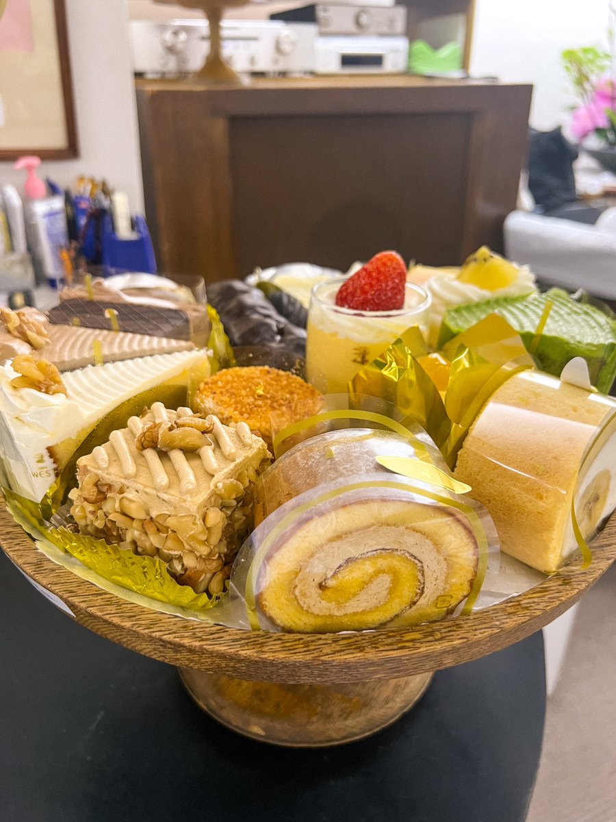 憧れの銀座ウエストでフレンチトーストを食べてｱｲｽｺﾋをおかわりしつつひたすらぼーっとした。こんなまったり時間は久しぶりだ 🍰