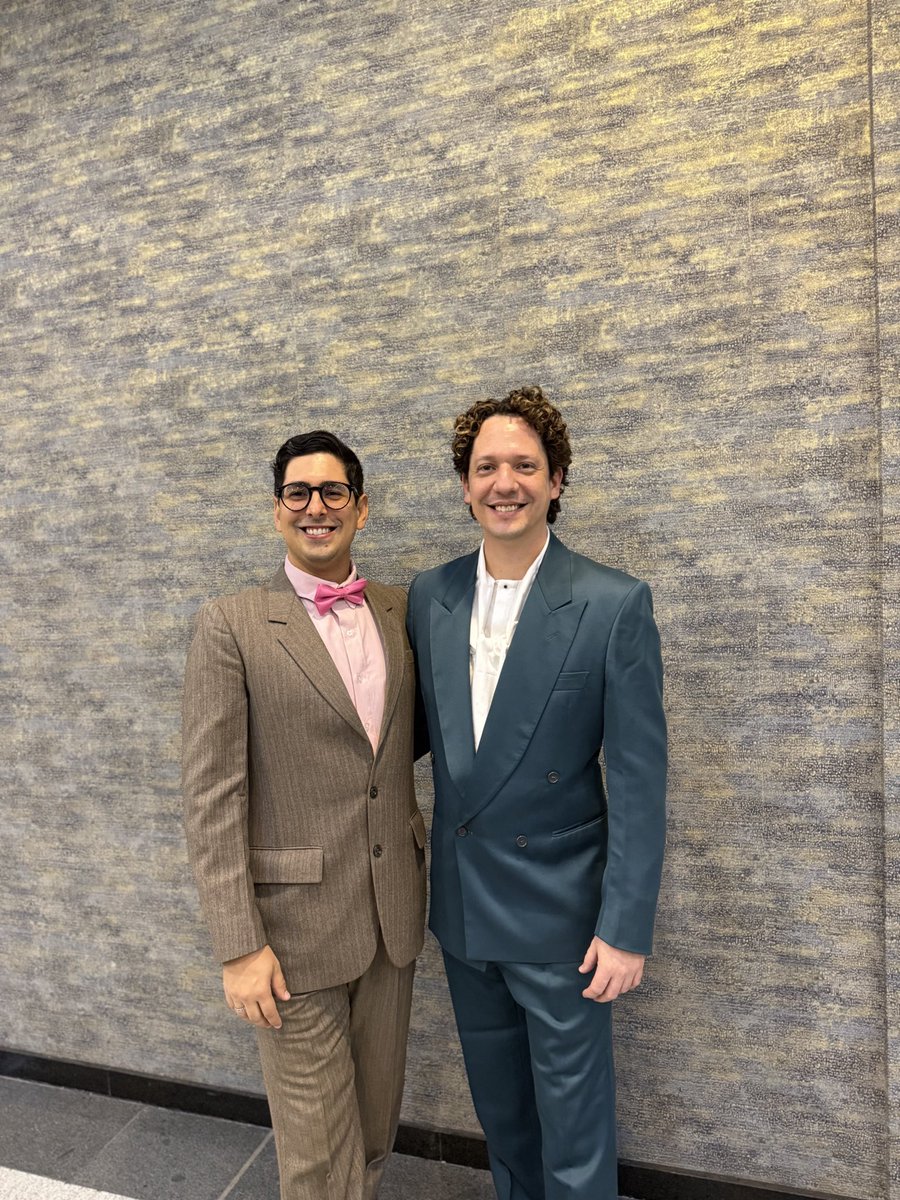 yogarope's tweet image. Así quedamos para los 15años.

Pd: he descubierto que ya estoy vieja.