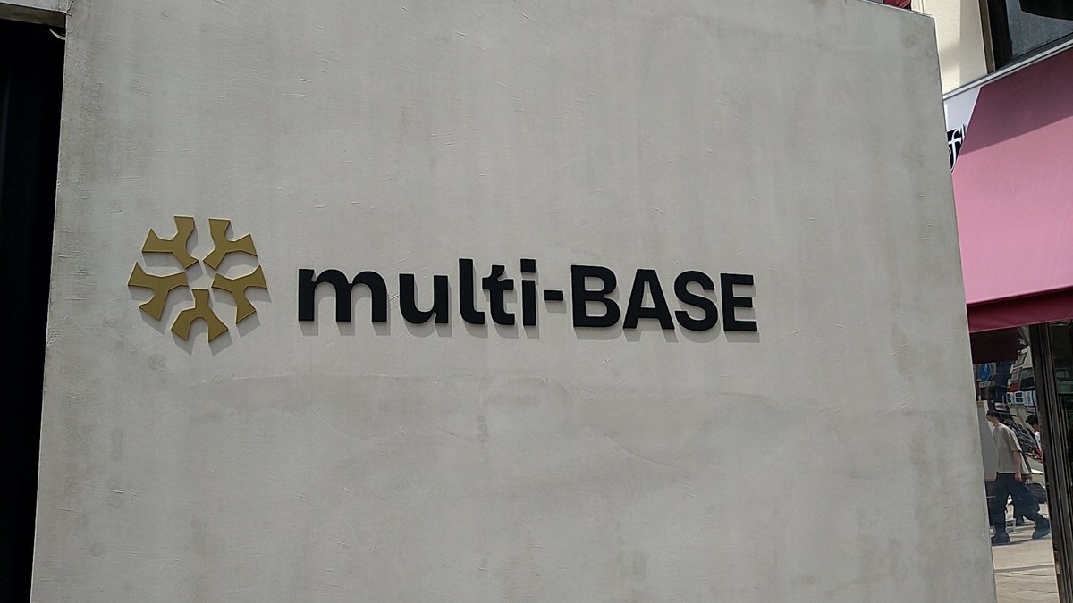 D_Bs_KS_fan2528's tweet image. ストークスのアリーナの見学ツアーが終わってからは、一昨日「アジアリーグアイスホッケー」に6チーム目として「スターズ神戸」が新規参入を受けて、早速記念イベントが開催され、ユニホームや道具等を直接見れた⁽⁠⁽⁠ଘ⁠(⁠ ⁠ˊ⁠ᵕ⁠ˋ⁠ ⁠)⁠ଓ⁠⁾⁠⁾ #スターズ神戸 #multiBASE