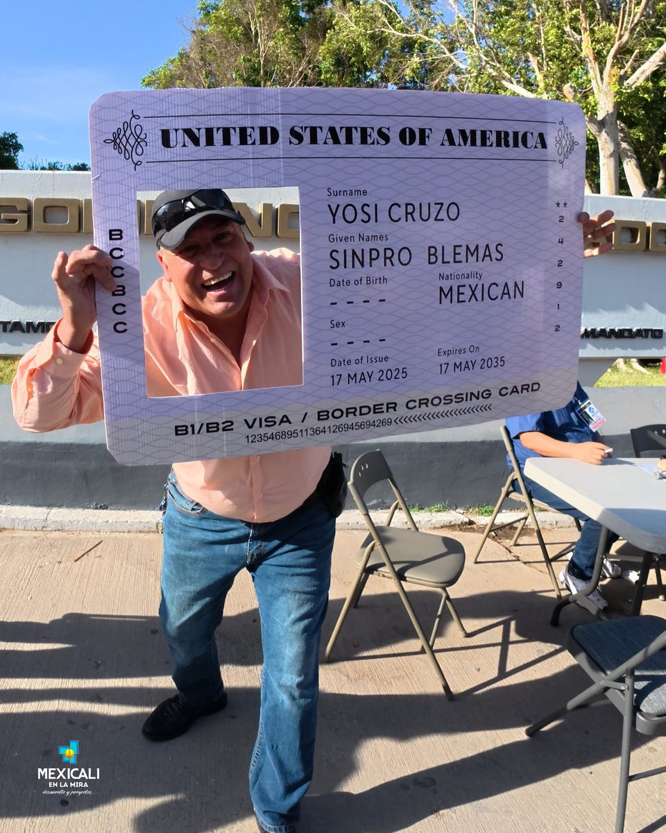 EmilioAlvarezI's tweet image. Es ejemplar como se movilizó la gente de Mexcali, Baja California.
Hoy para exigir que @MarinadelPilar aclare por qué #EEUU le retiró la visa y ante las presunciones de vínculos con el crimen organizado, convocaron en redes sociales a reunirse en el Centro Cívico y armar una…