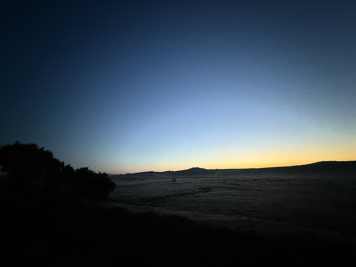 IanRohanMD's tweet photo. Enjoying the sunrise on Dartmoor this morning #Dartmoor #Sunrise #GetOutside #sundavibes y https://t.co/0JMRw6qpQ2