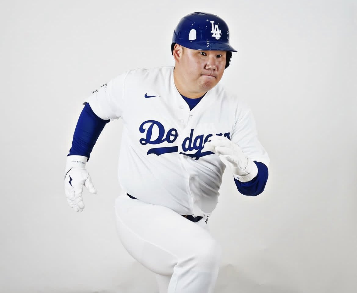 HudsonIsHome's tweet photo. Shohei Ohtani when I put US currency on him https://t.co/0bSYHfbisx