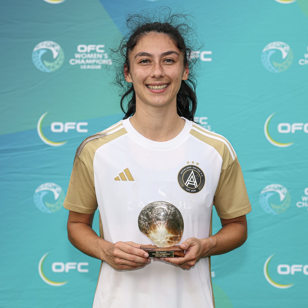OFCfootball's tweet photo. 🏅Congratulations to all of the OFC Women’s Champions League 2025 award winners!
🤝 Fair Play Award – AS Pirae
🧤 Golden Glove – Hannah Mitchell (Auckland United FC)
⚽️ Golden Boot – Zoe Benson (Auckland United FC)
🥇Golden Ball – Saskia Vosper (Auckland United FC)
#OWCL https://t.co/NuFG8hyfu4