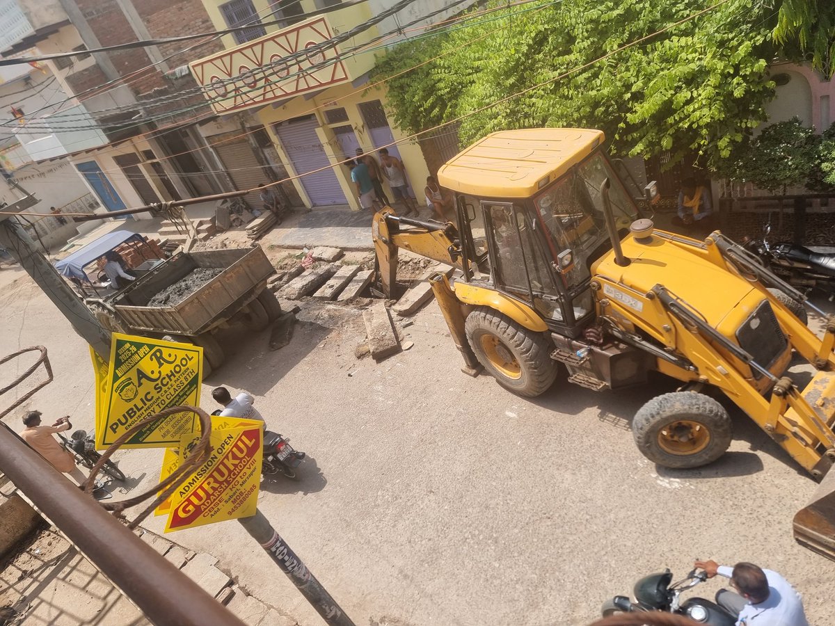 DPChaudharyMZP's tweet photo. @CMOfficeUP @myogiadityanath मिज़ापुर नगर पालिका द्वारा वार्ड सबरी नटवा नाले की सफाई केवल औपचारिकता निभाई जा
रही है https://t.co/Yl5DAliDk7
