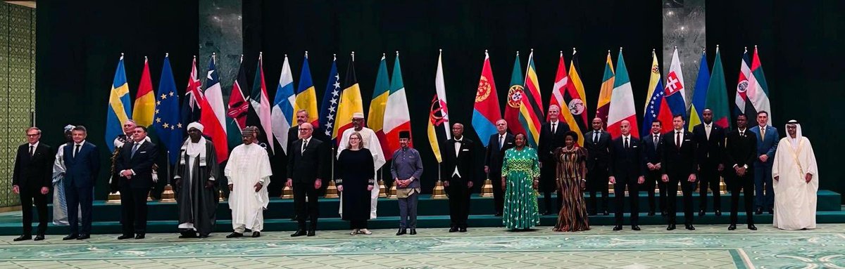 L’Amb. <a href="/dante_brandi/">Dante Brandi</a> presenta le credenziali a S.M. Hassanal Bolkian, Sultano del #Brunei. 

Riaffermata la volontà di approfondire le relazioni bilaterali e quelle tra #UE e #ASEAN, grazie al ruolo di coordinamento che il Sultanato svolge nel consesso regionale. 🇮🇹🤝🇧🇳