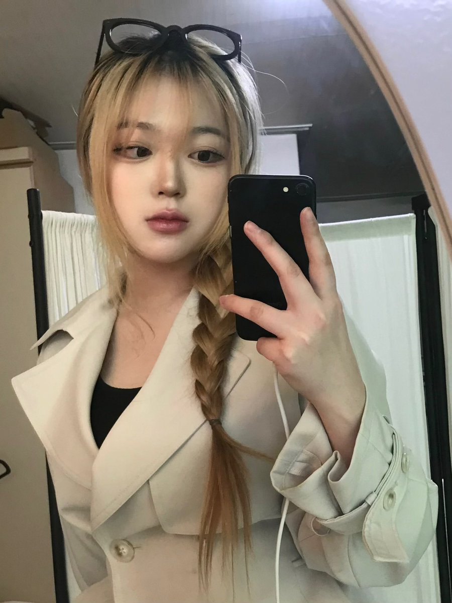 춘백 (@cb_oos2) on Twitter photo 
