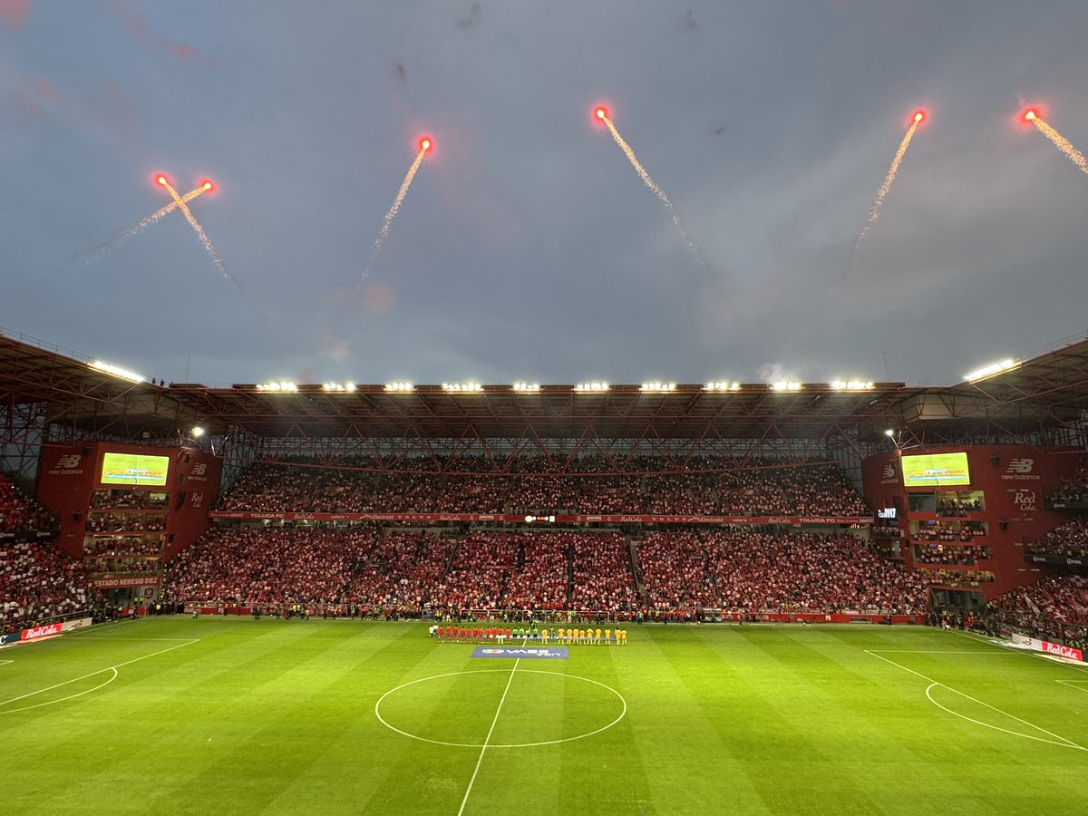 AlanCdn_'s tweet photo. Que no quede duda lo GRANDE que es el Club Deportivo Toluca. https://t.co/sv2IgYZbbJ