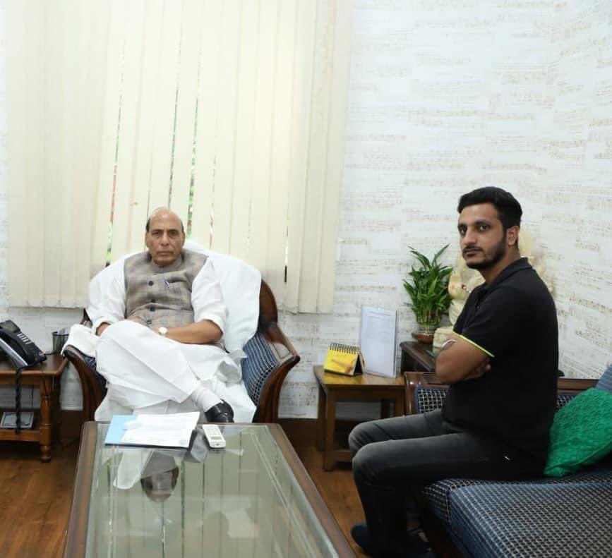 Most powerful defence minister of the world Shri <a href="/rajnathsingh/">Rajnath Singh</a> ji 🇮🇳 

If agree , retweet it widely