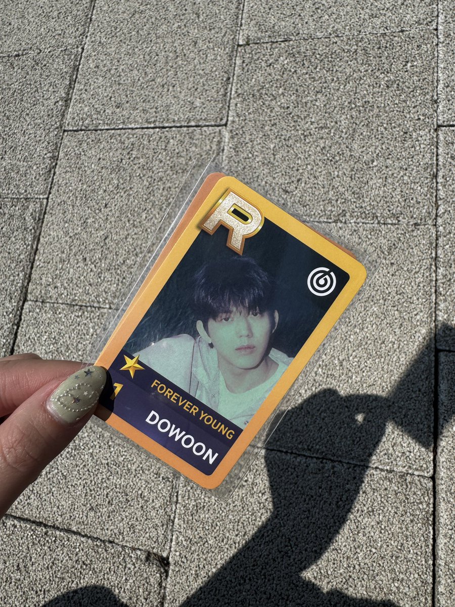 슈스제 플레이 포카 교환구함니다ㅠㅠ
저  - 도운
🍀 - 영현
😭🩵🩵