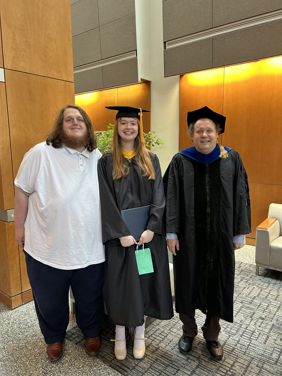 DmitriErmolenko's tweet image. Congratulations to two brilliant undergraduate students from our lab, Angela Browning and Garrett Maslyar, who graduated today with Biochemistry Major! their lab mentor @TomOssevoort  came to greet them.